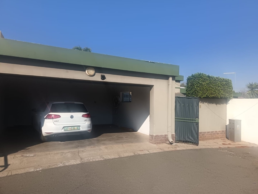 3 Bedroom Property for Sale in Rhodesdene Northern Cape